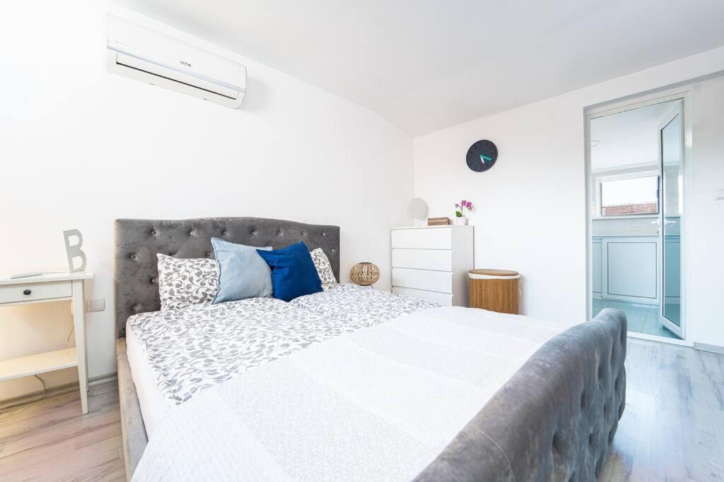 Central Apartment 2Bd Next To Vitosha Bul. София Экстерьер фото