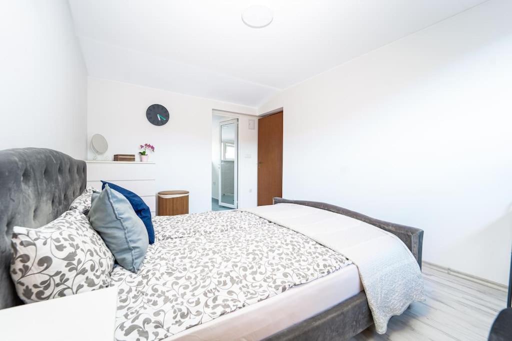 Central Apartment 2Bd Next To Vitosha Bul. София Экстерьер фото